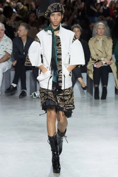 Look 32